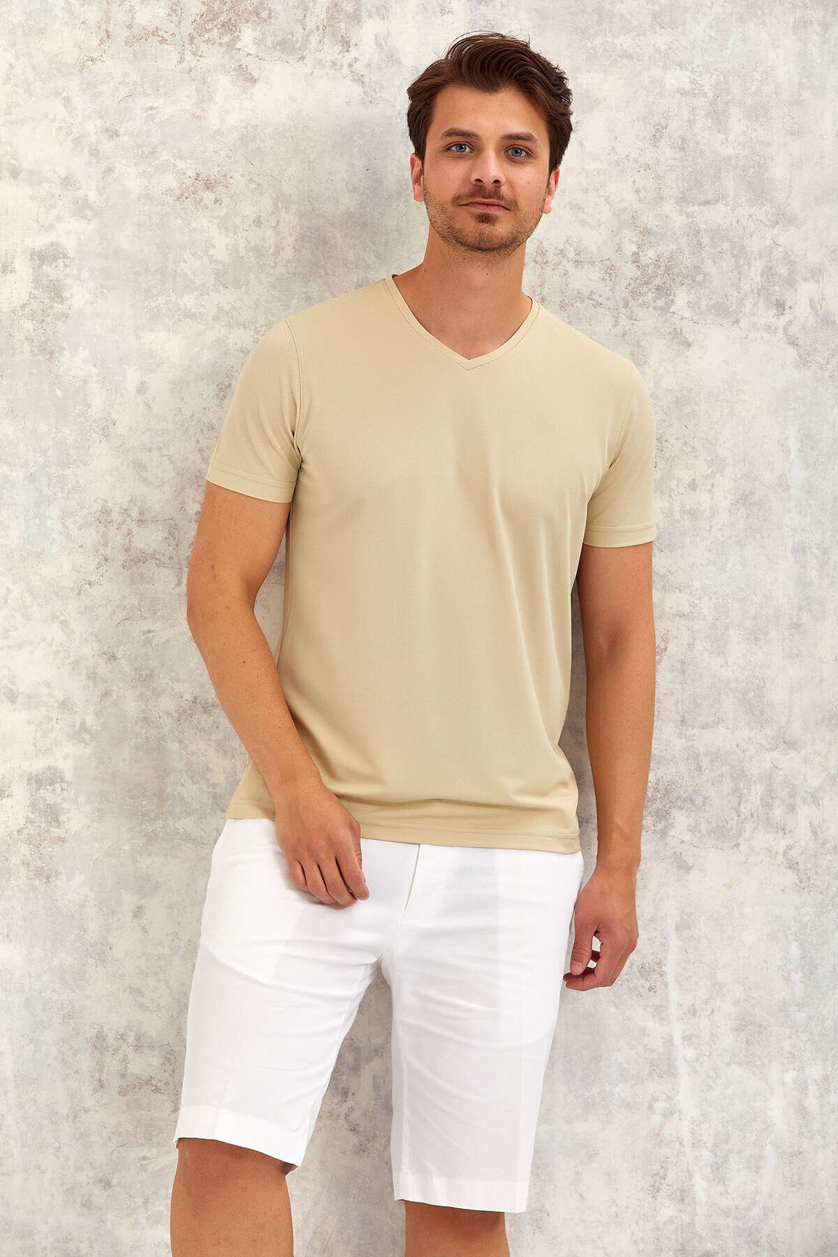 Bej V Yaka Basic Tişört - 5