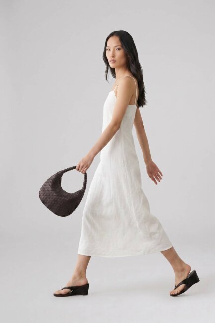 Beyaz %100 Keten Askılı Midi Elbise 