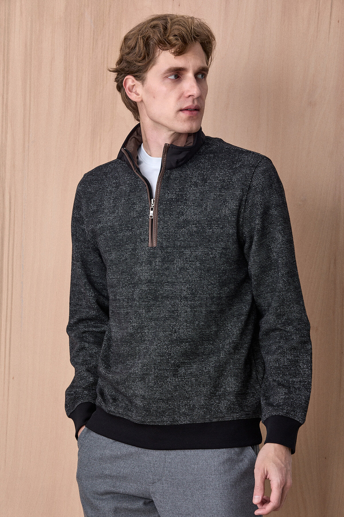 Siyah Yarım Fermuarlı Esnek Dokulu Sweatshirt - 5