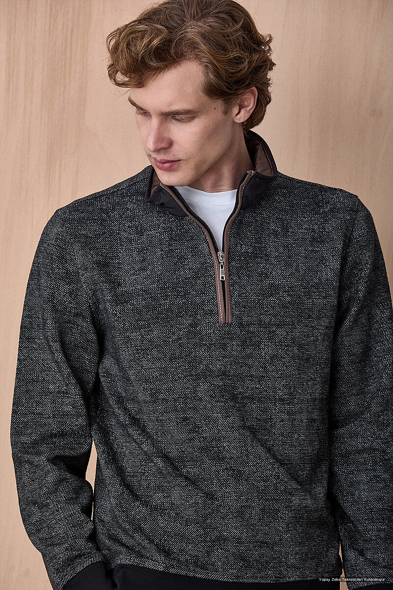Siyah Yarım Fermuarlı Esnek Dokulu Sweatshirt