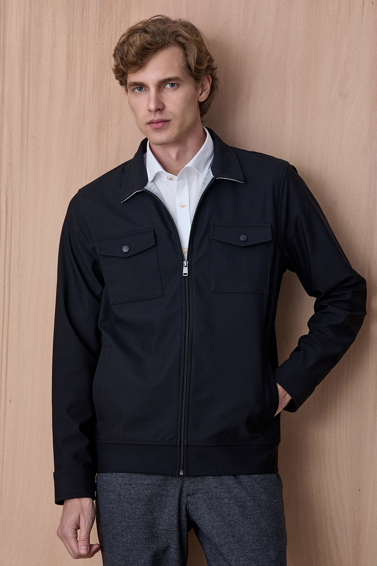 Siyah Fermuarlı Mont - 1